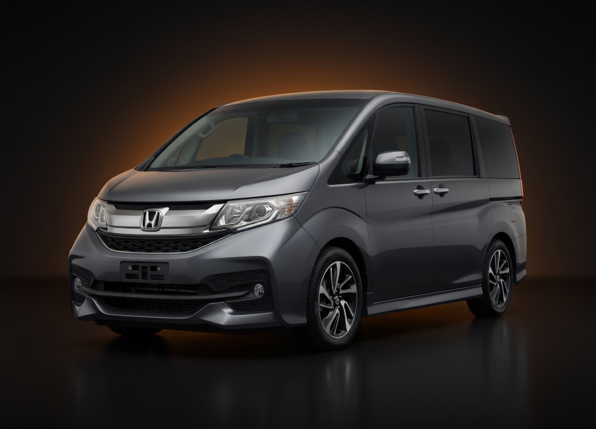 Honda Stepwgn 2015, 1.5л (150л.с.) бензин